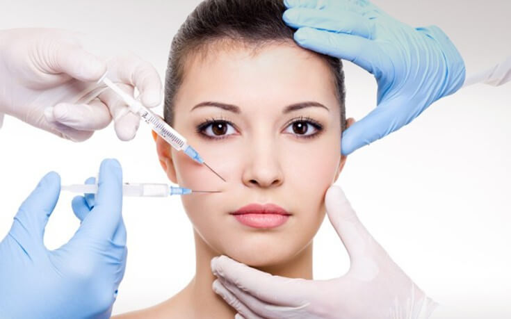 oi-plastikes-epembaseis-se-anodo-gia-kaluteres-selfies-sta-party