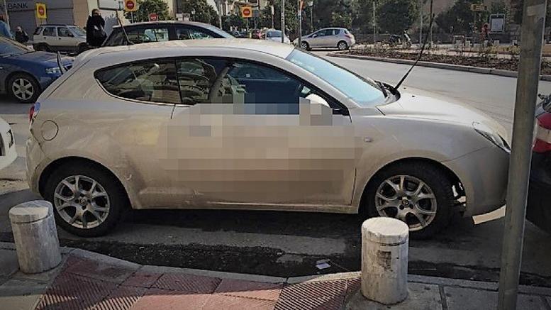 Θεσσαλονίκη: Οδηγός έκλεισε ράμπα αναπήρων