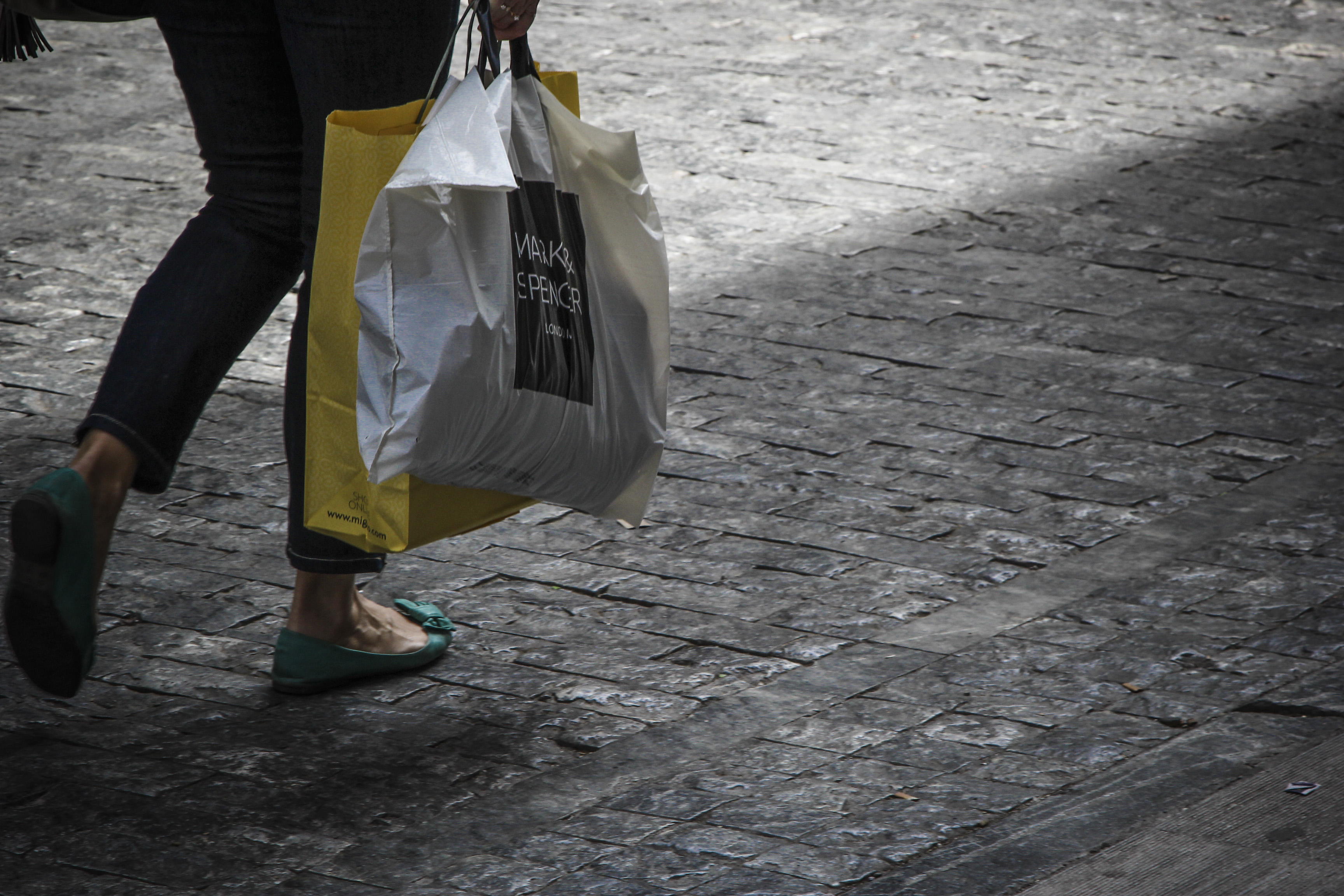 Ψωνίζοντας περίοδο εκπτώσεων