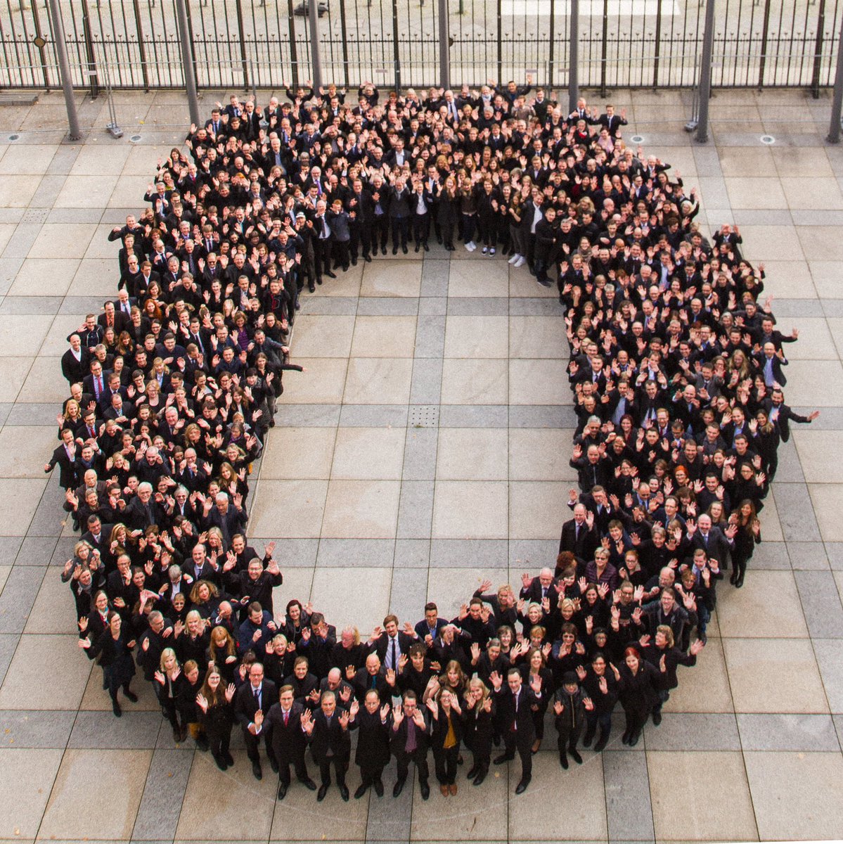 300 εργαζόμενοι σχεδίασαν το 0