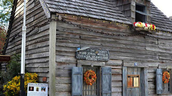 Το πρώτο ξύλινο σχολείο στην σημερινή επικράτεια των ΗΠΑ. Άγιος Αυγουστίνος, Φλόριδα. Δημιουργός-κατασκευαστής ο Αυγουστίνος Γιαννόπουλος.