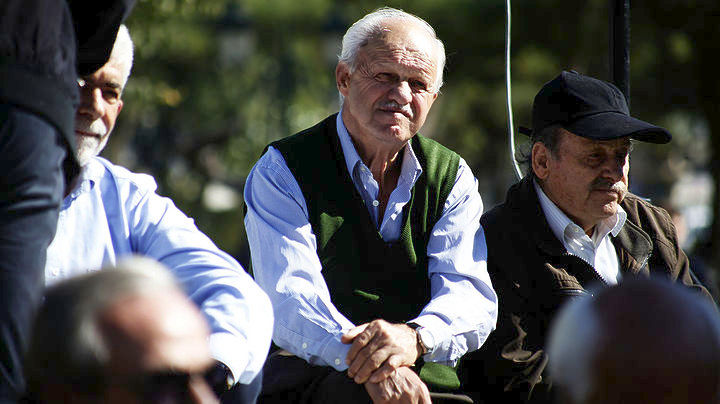 Συνταξιούχος αγανακτισμένος 