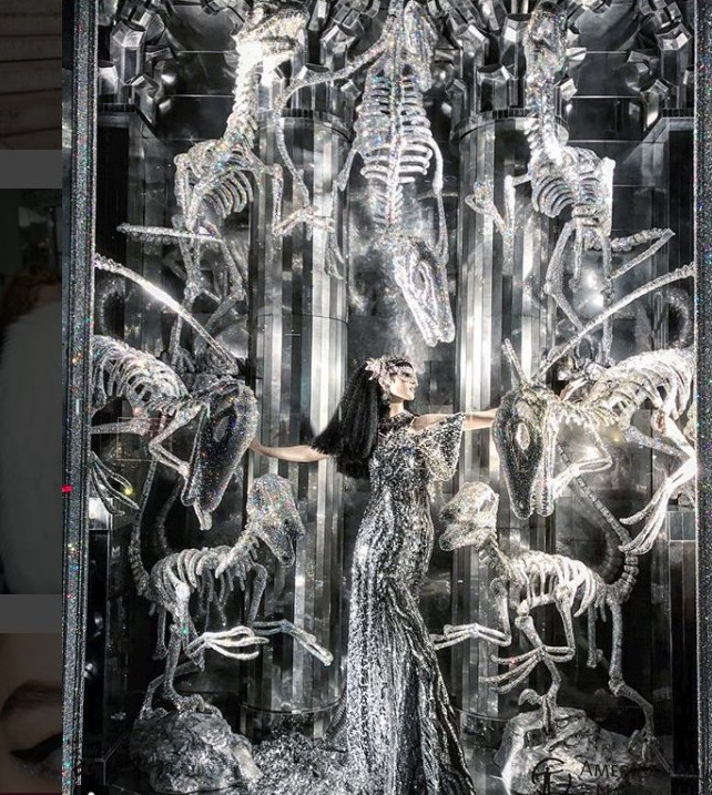 Έτσι στολίστηκε φέτος η διασημότερη χριστουγεννιάτικη βιτρίνα