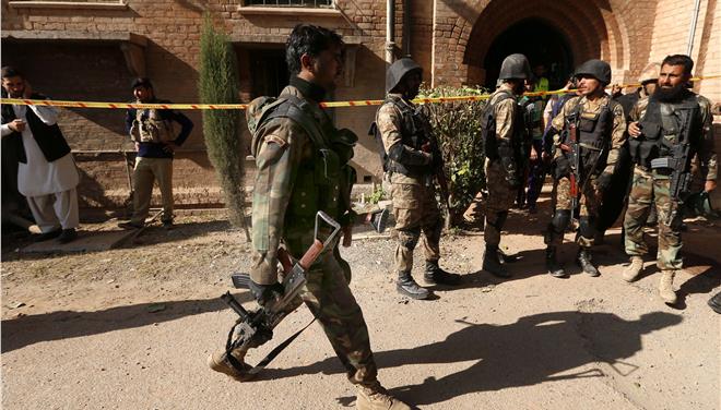 Επίθεση Ταλιμπάν Πακιστανών σε πανεπιστήμιο