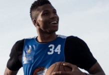 Αγγίζει τον Lebron ο Αντετοκούνμπο