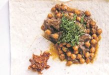 Foodrocks Αρνάκι με ρεβίθια και χαρίσα