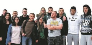 15μελές Λυκείου Νέας Μάκρης