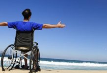 Μηχανισμοί σε θάλασσες και σε παραλίες για την αυτόνομη πρόσβαση των ΑμεΑ