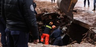 Εντοπίστηκε ακόμη 1 νεκρός στη Μάνδρα