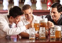 Έρευνα: Οι άνδρες πρέπει να βγαίνουν με τους φίλους τους!