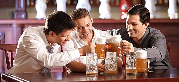 Έρευνα: Οι άνδρες πρέπει να βγαίνουν με τους φίλους τους!