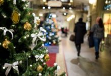 Ανοιχτά τα καταστήματα σήμερα λόγω του εορταστικού ωραρίου των καταστημάτων