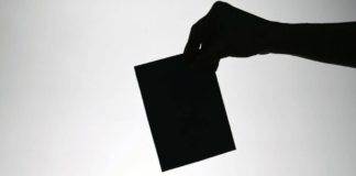 Δημοσκόπηση: Δεν «βλέπουν» καθαρή έξοδο από το μνημόνιο 7 στους 10 Έλληνες