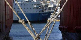 Δεμένα πολλά πλοία στα λιμάνια λόγω καιρού