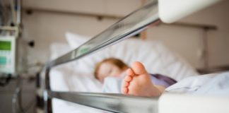 Ο νόμος επισπεύδει, ενθαρρύνει και πριμοδοτεί τις διαδικασίες αναδοχής και υιοθεσίας και ξεκαθαρίζει τα βήματα τα οποία πρέπει να κάνει ένας γονιός.