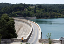 Αγιασμός των Υδάτων του Μαραθώνα και κοπή της πίτας