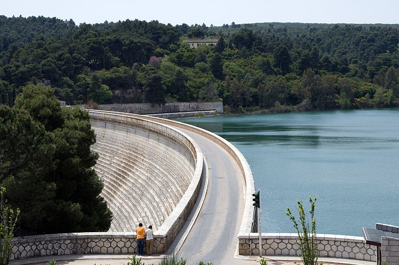 Αγιασμός των Υδάτων του Μαραθώνα και κοπή της πίτας