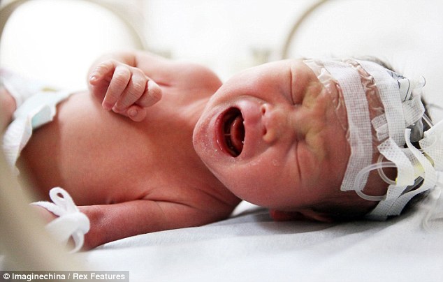 Η γέννα με καισαρική βλάπτει τα μωρά