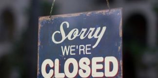 Κλειστά τα εμπορικά καταστήματα και τα σούπερ μάρκετ