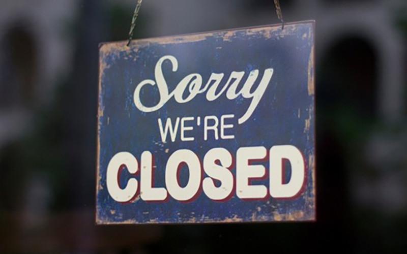 Κλειστά τα εμπορικά καταστήματα και τα σούπερ μάρκετ