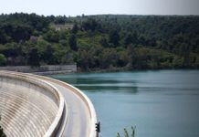 Το μυστικό που κρύβεται κάτω από τη λίμνη του Μαραθώνα