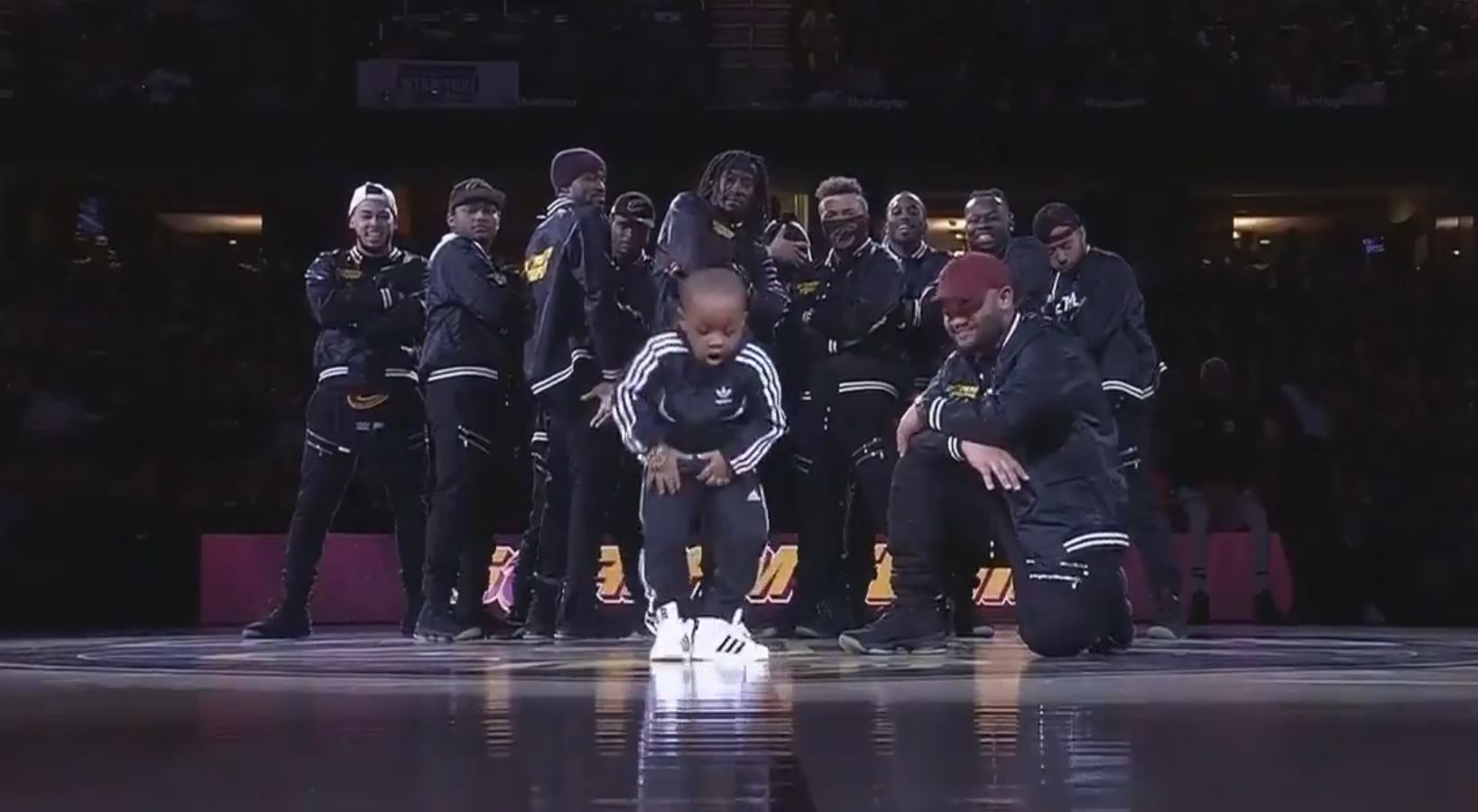 Ο πιτσιρικάς που έκλεψε την παράσταση στο ντέρμπι του NBA