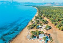 Κατεδαφίζεται η πρώτη ταβέρνα στο Σχοινιά
