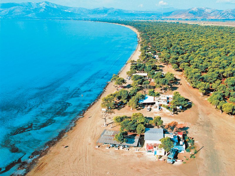 Κατεδαφίζεται η πρώτη ταβέρνα στο Σχοινιά