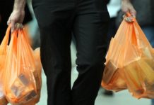 Δείτε τι ισχύει για τις πλαστικές σακούλες - Πότε χρεώνονται;