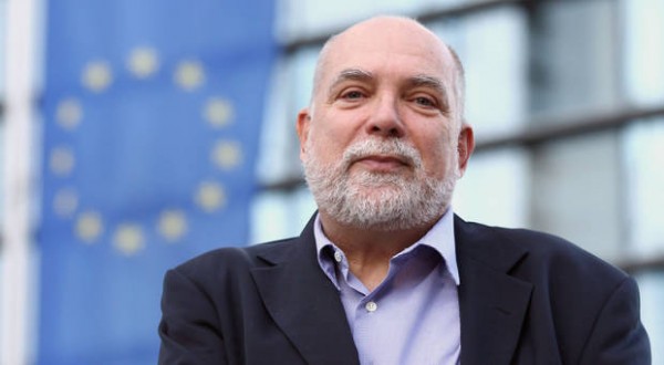 Ο Γιάνης με το ένα «ν», μας κόστισε... πολλά δις!