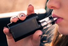 Θραύση κάνει το ηλεκτρονικό τσιγάρο στους νέους
