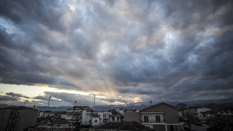 ΚΑΙΡΟΣ: Βροχές και σκόνη - Αναλυτική πρόγνωση από την ΕΜΥ
