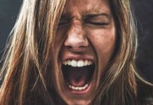 Οι 10 πιο τρομακτικές ταινίες που οι θεατές δεν βλέπουν μέχρι το τέλος