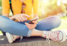 Τα social media προκαλούν έντονη δυστυχία στα κορίτσια