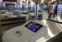 Έσπασαν ακυρωτικά μηχανήματα & έκλεισε ο σταθμός - Δείτε το βίντεο