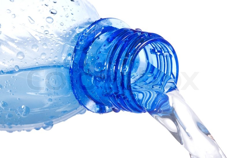 Μικροσκοπικά κομμάτια πλαστικού μέσα σε μπουκάλια νερού