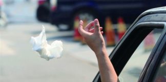 Πρόστιμο σε όποιον πετάει κάτω σκουπίδια