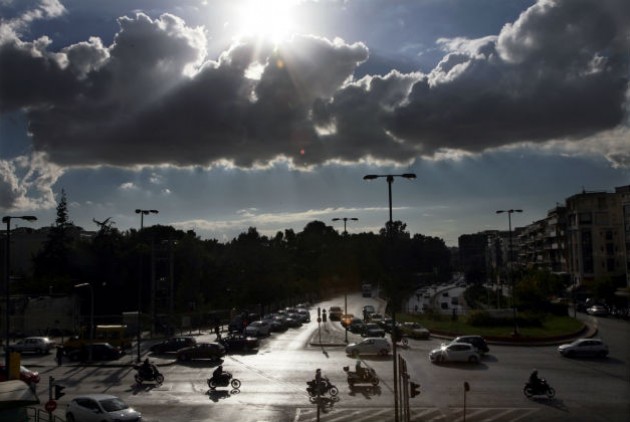 ΚΑΙΡΟΣ: Συννεφιά & βροχές σήμερα