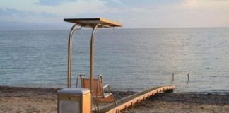 Δεκάδες δήμοι θα τοποθετήσουν μηχανισμούς σε παραλίες για ΑμΕΑ και εμποδιζόμενα άτομα