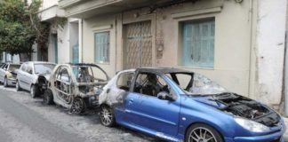 Έκαψαν αυτοκίνητα σε Παλλήνη και Ηλιούπολη