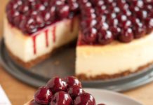 Φτιάξε ένα δροσιστικό cheesecake με τα πασχαλινά κουλουράκια