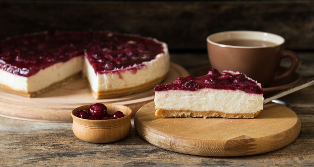 Φτιάξε ένα δροσιστικό cheesecake με τα πασχαλινά κουλουράκια