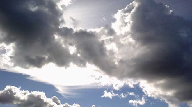 Καιρός: Ζεστή και σκόνη σήμερα