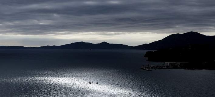 Καιρός: Σύννεφα, σκόνη και τοπικές βροχές σήμερα