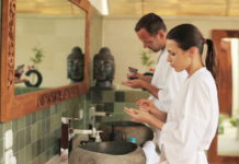 4+1 συνήθειες που κάνεις στο μπάνιο και σε βλάπτουν