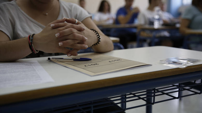 Πανελλήνιες τέλος: Με απολυτήριο λυκείου η εισαγωγή στα πανεπιστήμια