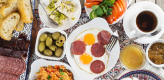 Τι τρώνε για πρωινό σε κάθε χώρα; - Βίντεο