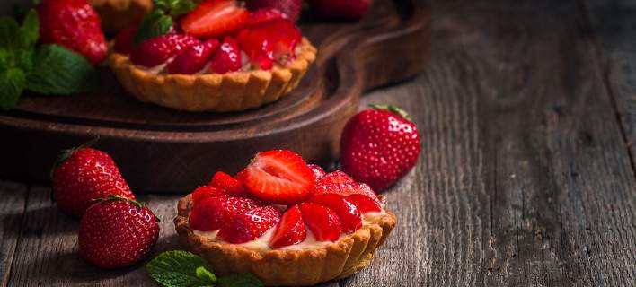Φτιάξε δροσερή τάρτα φράουλας - Το ανοιξιάτικο γλυκό που αγαπάμε
