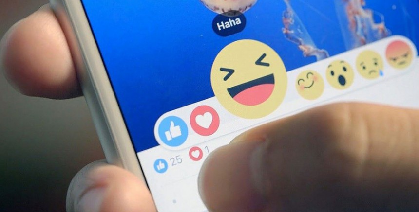 Καταδικάστηκε για ένα emoticon στο Facebook
