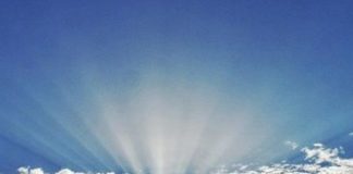 Καιρός: Ζέστη με συννεφιά σήμερα